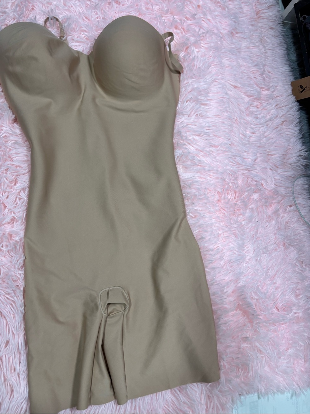 Skims body zoned underwire mid thigh bodysuit nwt clay